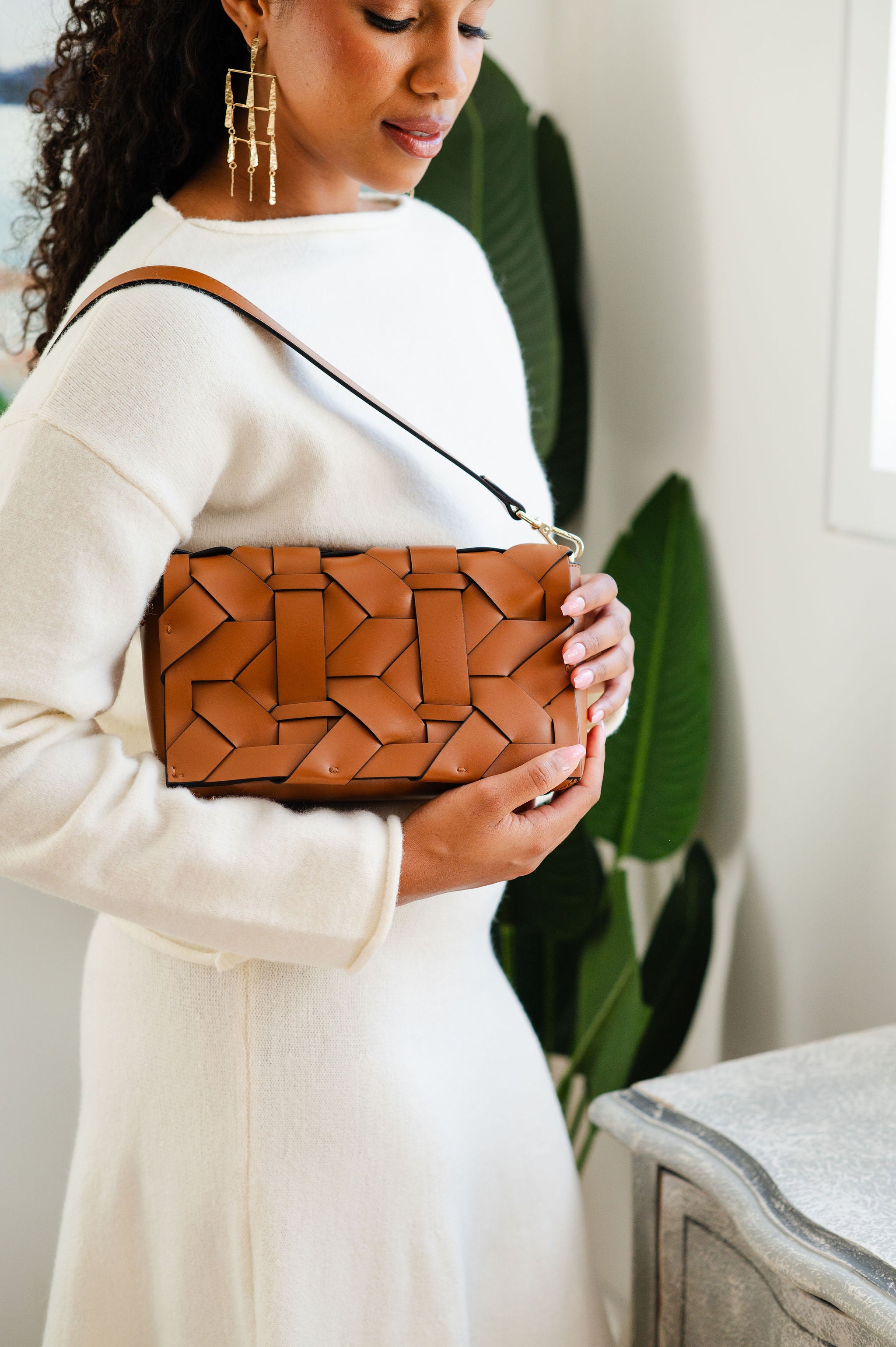 The ZENOBIA WOVEN CLUTCH